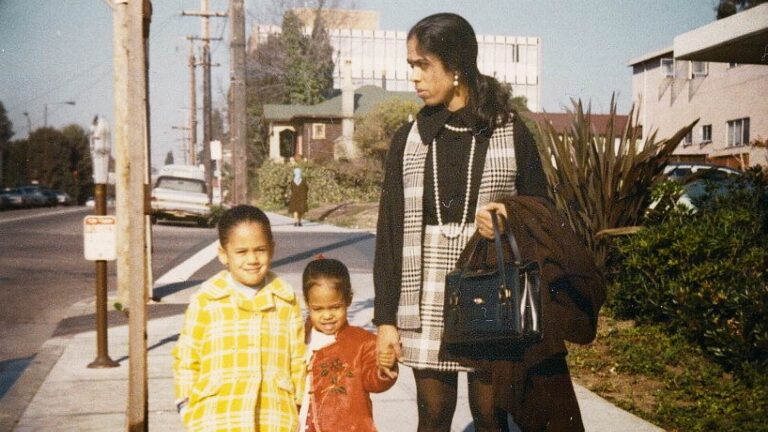 Snapshot photograph of Shyamala Gopalan with presumed presidential candidate Kamala Harris and her sister Maya